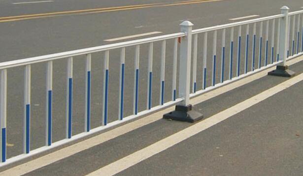 道路护栏厂家告诉你护栏出现锈点的解决方案